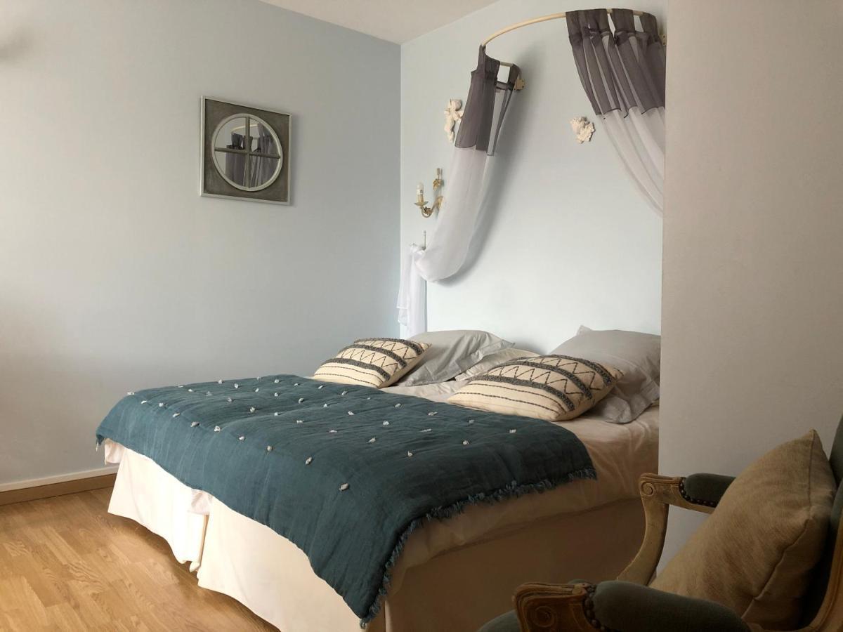 Le Cedre Bleu Bed & Breakfast Grosrouvre Exterior photo